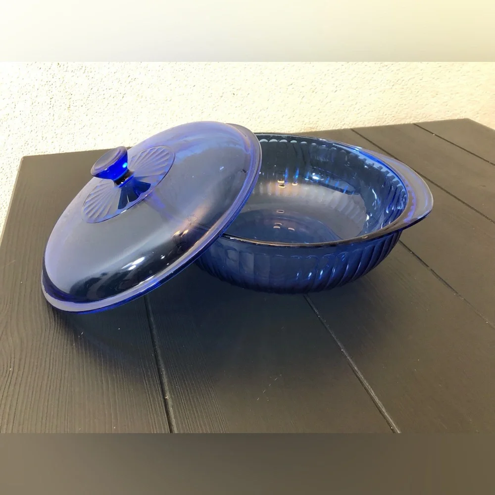 Btw. Pyrex Cobalt Blue Glass Covered Casserole 2QT.
